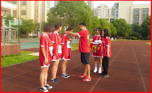 頒獎(jiǎng).jpg 頒獎(jiǎng).jpg